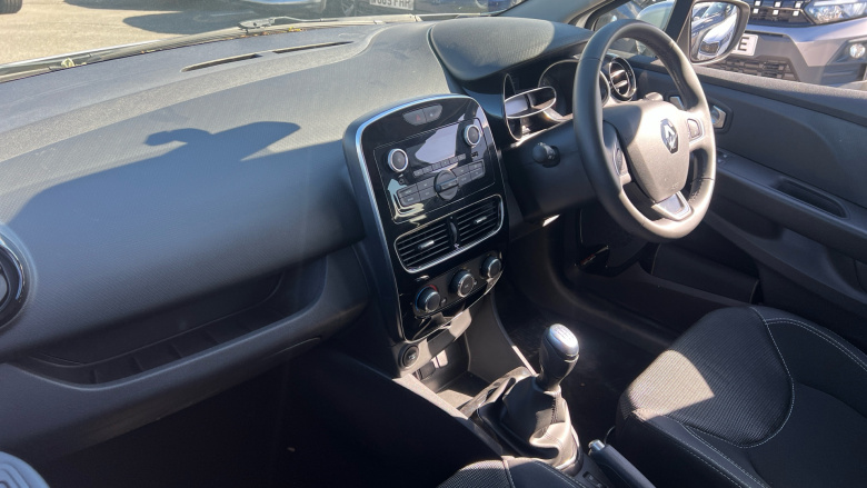 Renault Clio 0.9 TCE 75 Play 5dr Petrol Hatchback